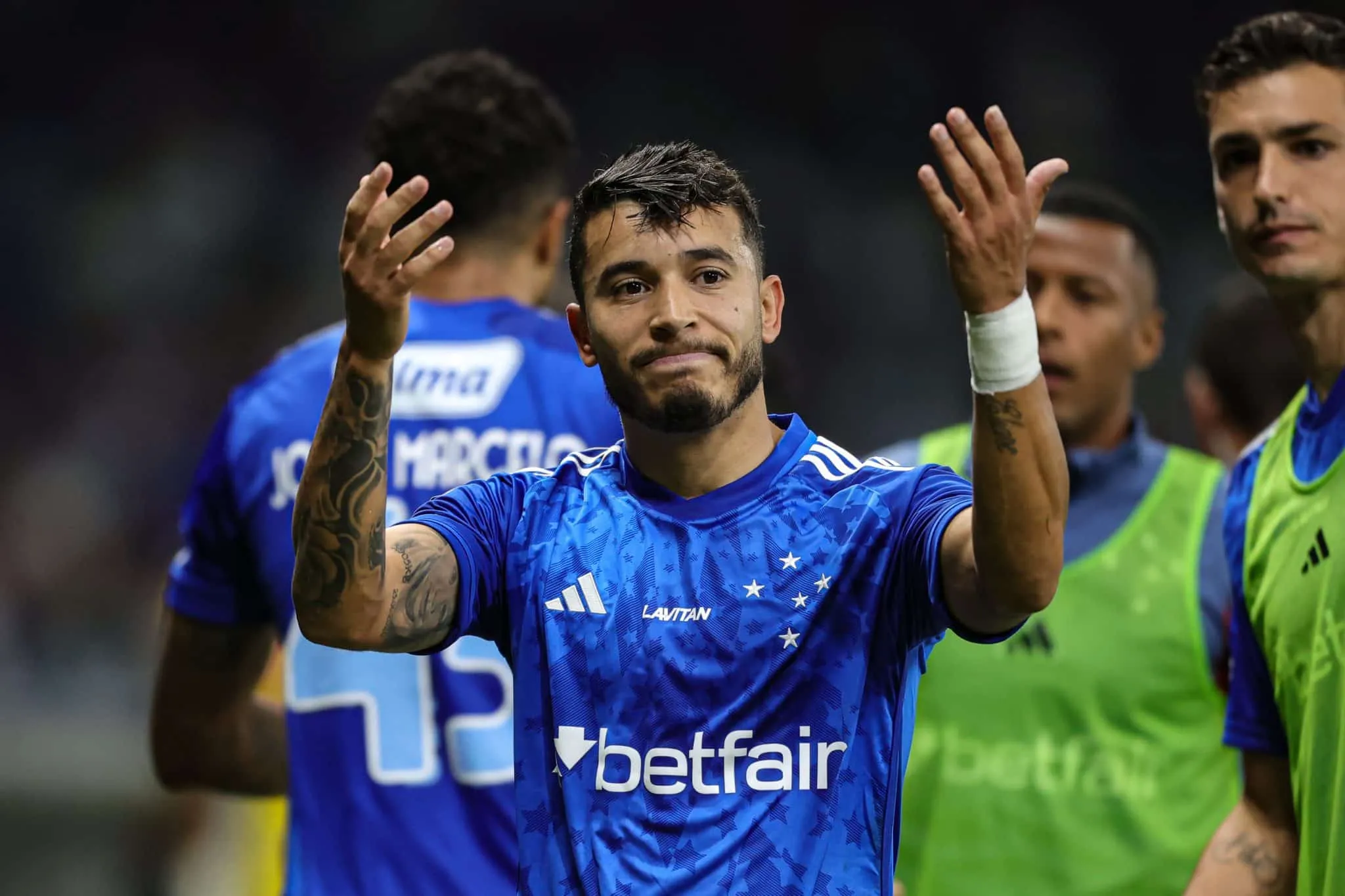 Cruzeiro: urg&ecirc;ncia &eacute; a lateral direita, n&atilde;o a esquerda; veja 5 nomes para substituir William
