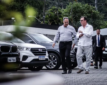Santos: como foi a reuni&atilde;o de Teixeira com os torcedores da confus&atilde;o de s&aacute;bado