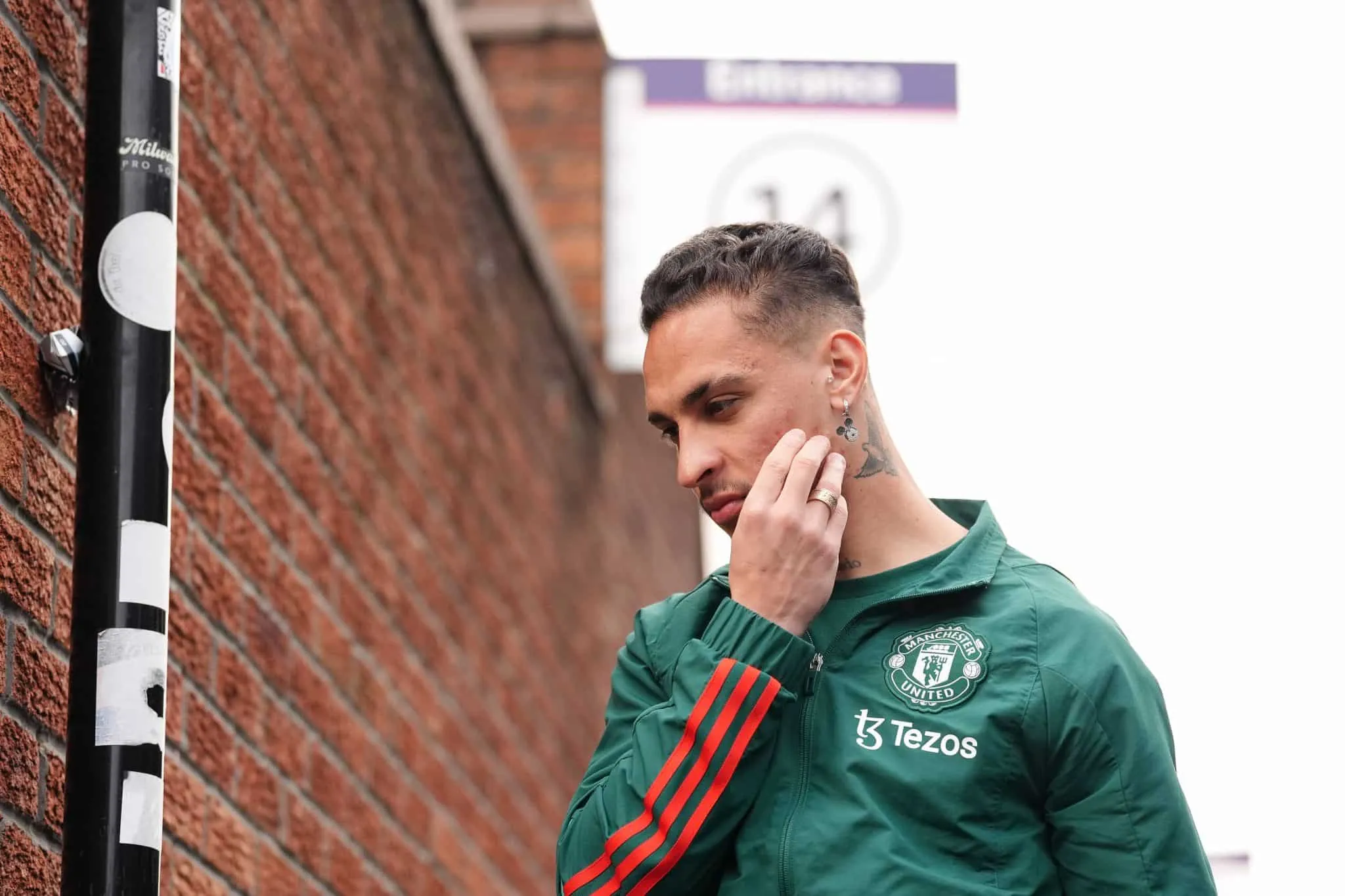 Como Antony foi de &lsquo;substituto de Salah&rsquo; para posi&ccedil;&atilde;o in&eacute;dita no Manchester United