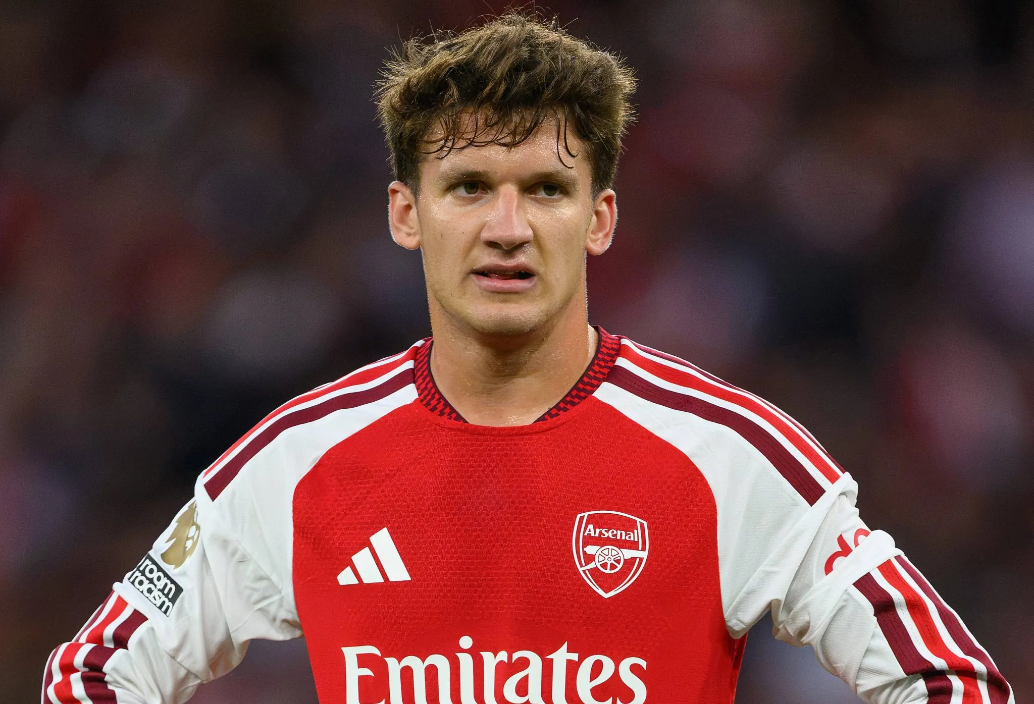 Christos Tzolis &eacute; a &uacute;nica contrata&ccedil;&atilde;o para a ponta esquerda do Arsenal