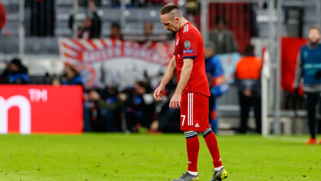 Bayern precisa de renova&ccedil;&atilde;o profunda e imediata, antes que fique ainda mais para tr&aacute;s na Europa
