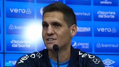 Um goleiro em cada competi&ccedil;&atilde;o? O que dizem Renato e jogadores sobre rod&iacute;zio no Gr&ecirc;mio