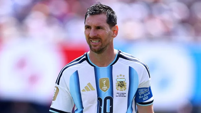&Aacute;rbitro de Espanha x Argentina absolve Messi por maior pol&ecirc;mica da final da Copa do Mundo