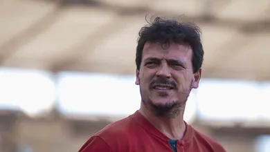 Diniz desconversa sobre John Kennedy no Fluminense: &lsquo;A gente vai tratar internamente&rsquo;