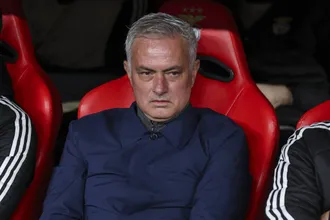 Goleiro artilheiro faz hist&oacute;ria, Mourinho d&aacute; aula em pupilo e frustra Real Madrid na Champions