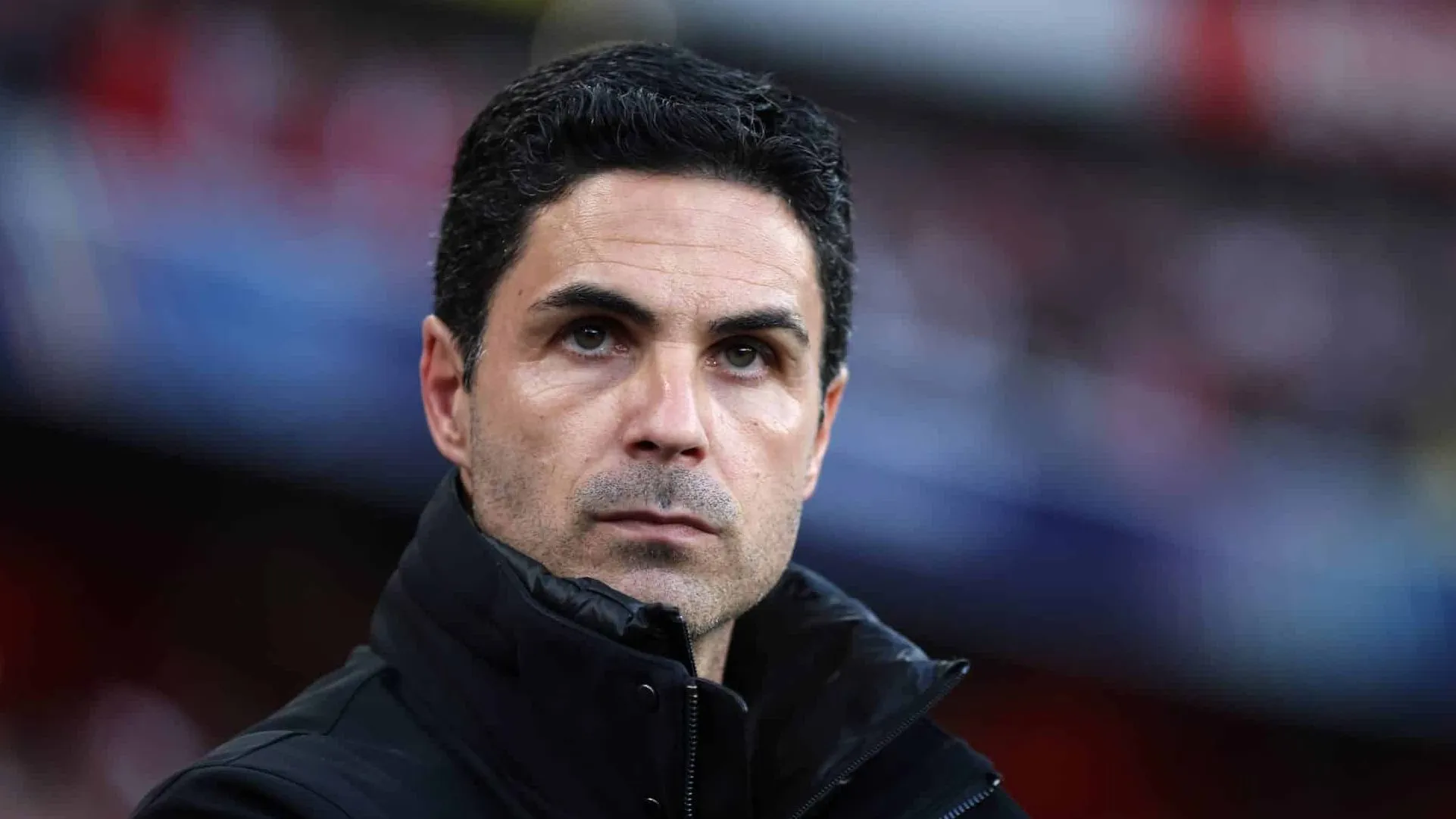 Arsenal abre o bolso, se refor&ccedil;a bem na janela de transfer&ecirc;ncias, mas vive dilema no mercado