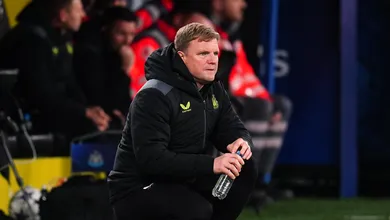 O Newcastle est&aacute; &agrave; beira da elimina&ccedil;&atilde;o na Champions, e Eddie Howe tem uma decis&atilde;o a tomar