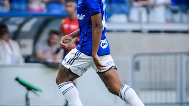 Matheus Pereira tem nova atua&ccedil;&atilde;o de gala e coro por perman&ecirc;ncia no Cruzeiro aumenta