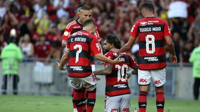 T&eacute;cnico interino do Flamengo explica Gabigol titular e Pedro no banco: &ldquo;Ele tem um pouco mais de mobilidade&rdquo;