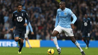 Em seu maior duelo, Paulinho ficou &agrave; sombra de Yaya Tour&eacute;