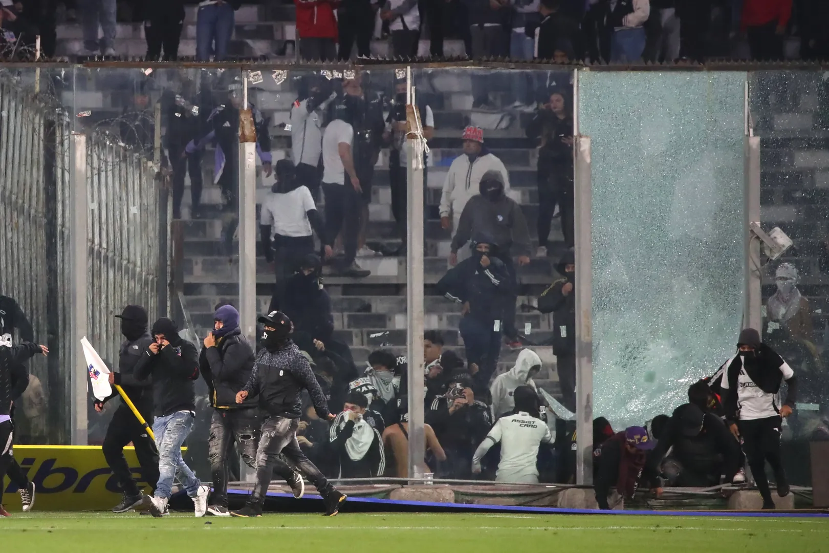 Conmebol aguarda pela decis&atilde;o de sua Unidade Disciplinar para saber o que fazer ap&oacute;s o cancelamento do confronto entre Colo-Colo e Fortaleza