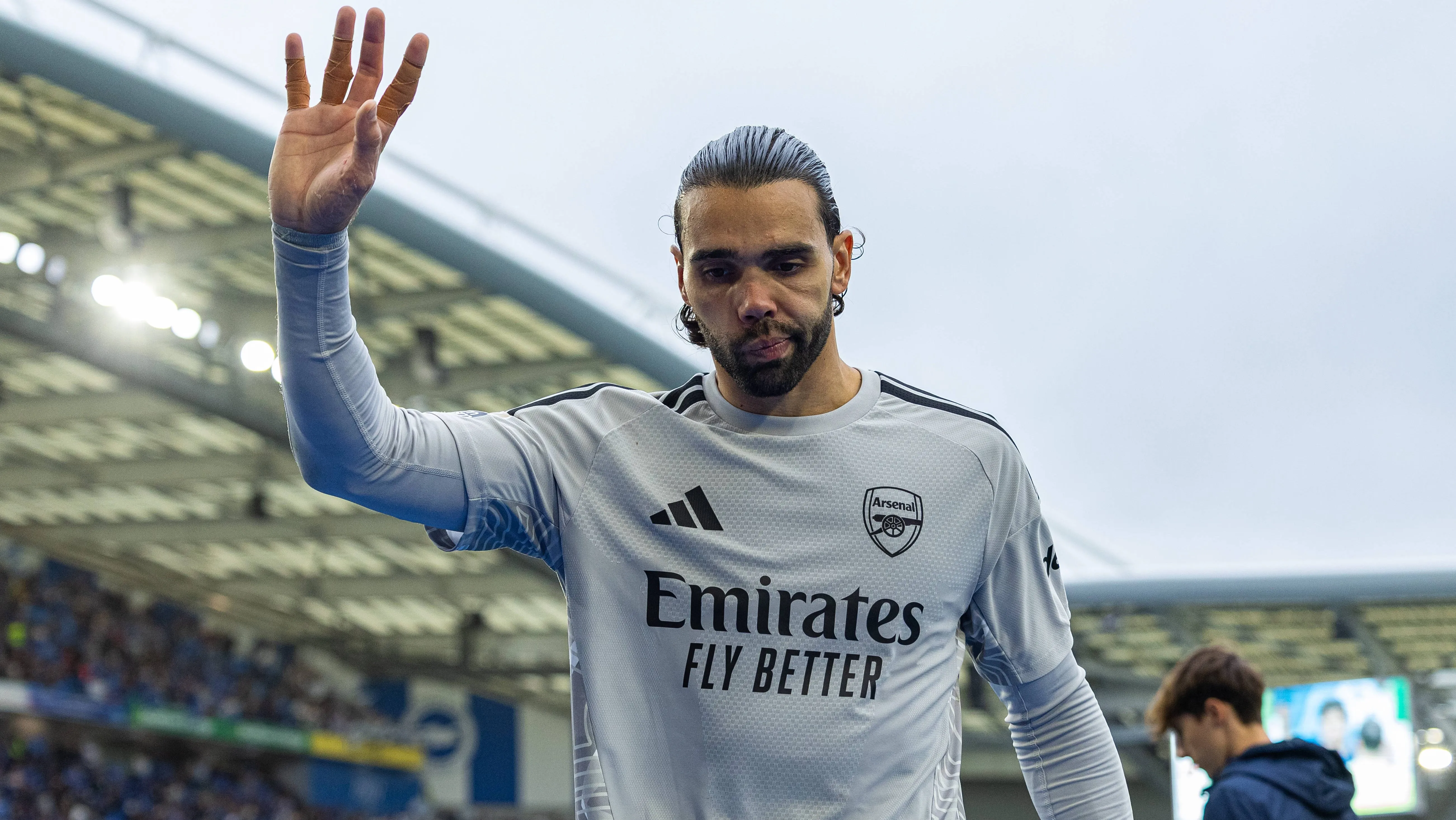 &lsquo;No futuro, eu posso jogar l&aacute;&rsquo;: Raya revela destino dos sonhos ap&oacute;s passagem pelo Arsenal