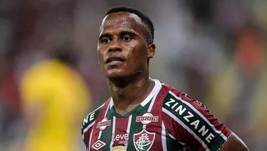 Arias resolve e Fluminense supera Cruzeiro e vaias para sair (por ora) do Z4