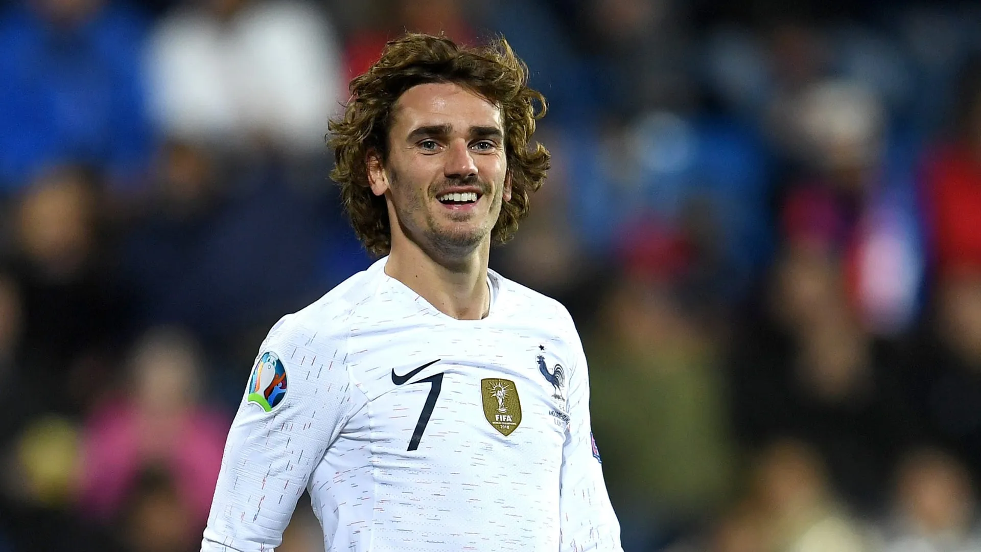 Barcelona paga cl&aacute;usula de &euro; 120 milh&otilde;es de Griezmann, mas Atl&eacute;tico reclama de irregularidade