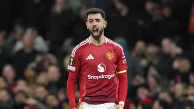 Bruno Fernandes salva United ap&oacute;s erro bizarro de Maguire na Liga Europa