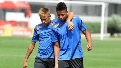 Andr&eacute; &lsquo;puxa a orelha&rsquo; de Neymar e elege dupla ideal na volta do &iacute;dolo ao Santos