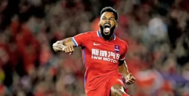 Fernandinho tratou os advers&aacute;rios feito cones, arrancando do meio de campo para um gol fant&aacute;stico na China