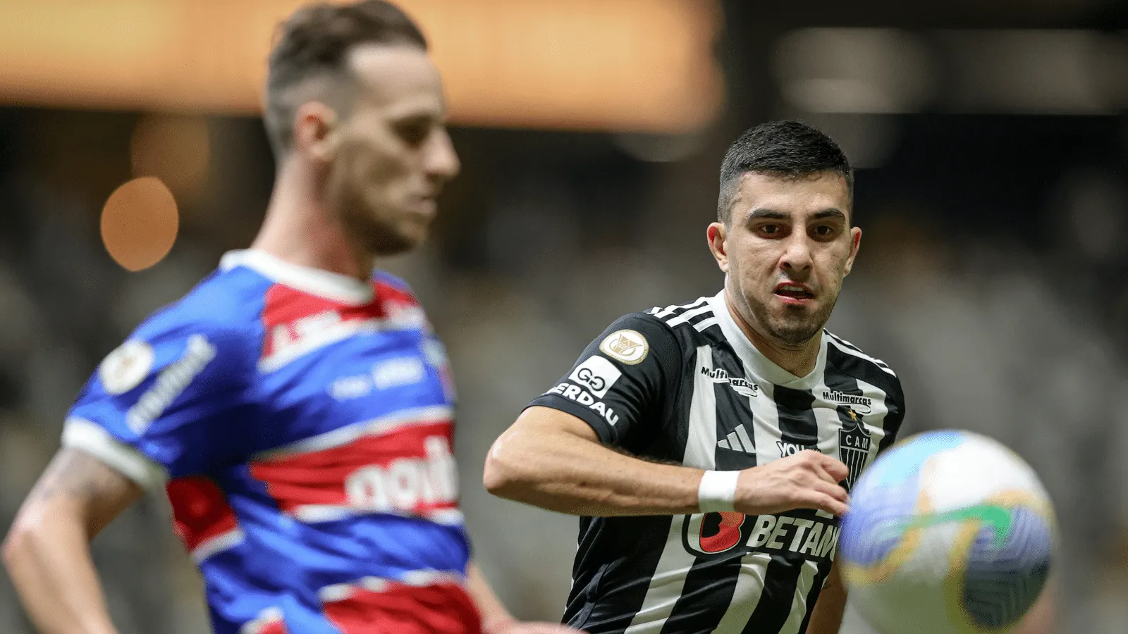 &lsquo;Negro de m&hellip;&rsquo;: meia do Fortaleza acusa Battaglia, do Atl&eacute;tico-MG, de racismo