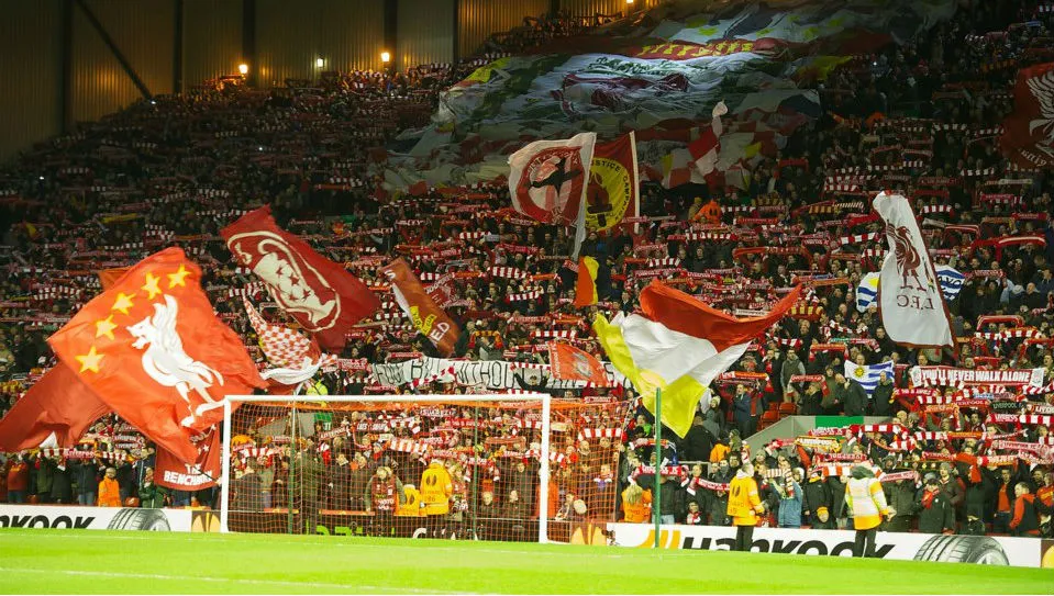 Torcida do Liverpool tira sarro ap&oacute;s vit&oacute;ria no cl&aacute;ssico e canta &lsquo;Feliz Natal, Everton&rsquo;