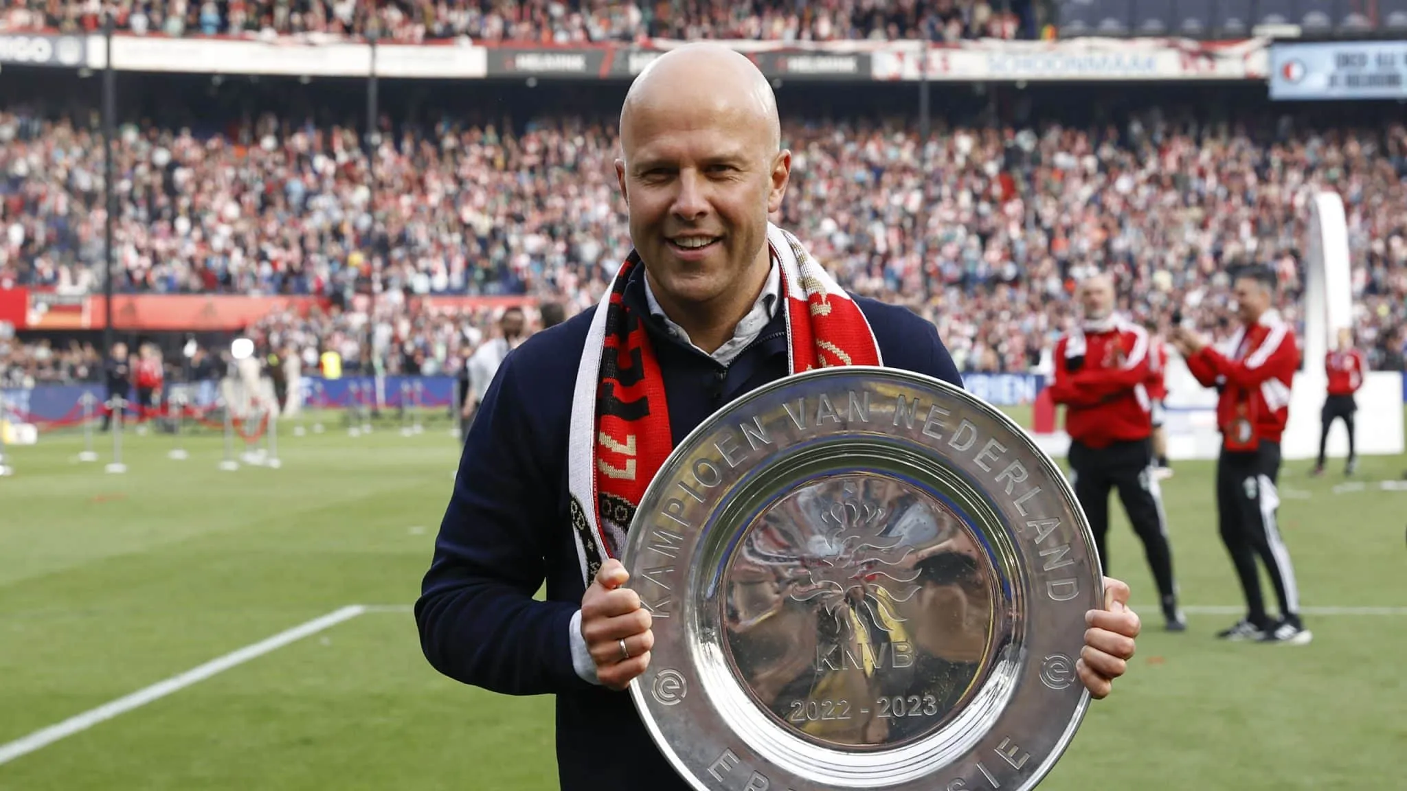 Arne Slot joga um balde de &aacute;gua fria no Tottenham: &ldquo;Meu desejo &eacute; permanecer no Feyenoord&rdquo;