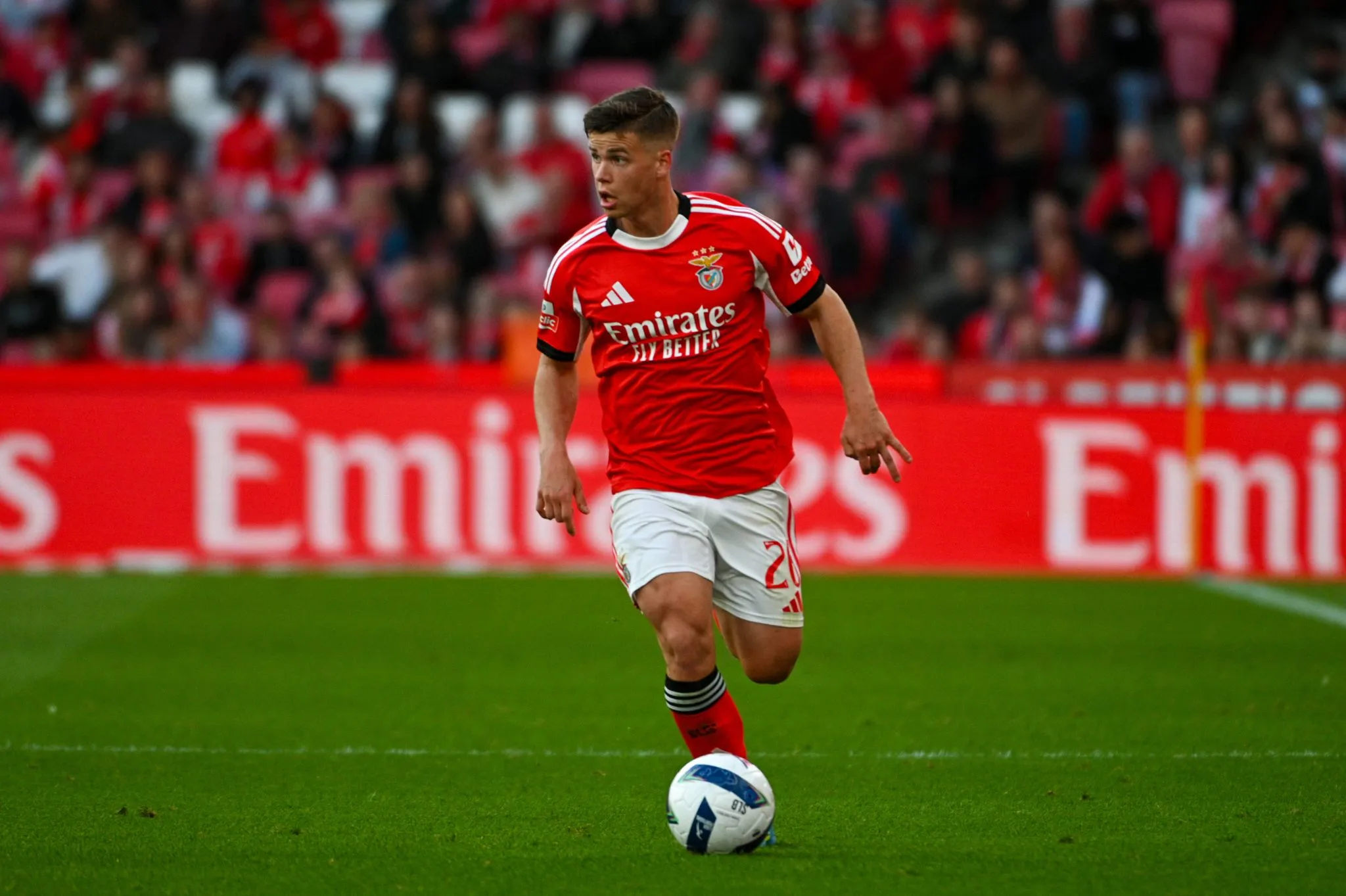 Samuel Dahl em a&ccedil;&atilde;o pelo Benfica (
