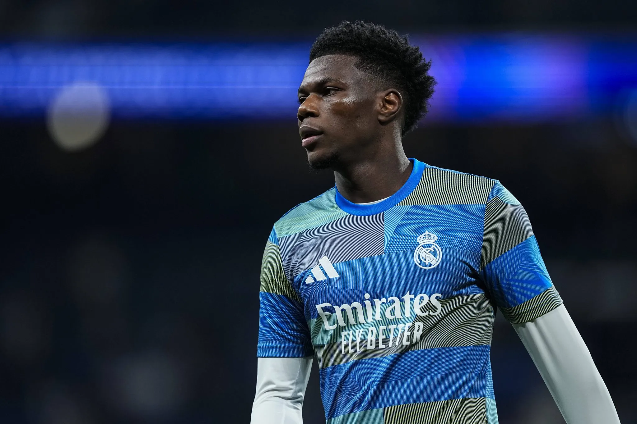 Tchouam&eacute;ni antes de jogo do Real Madrid