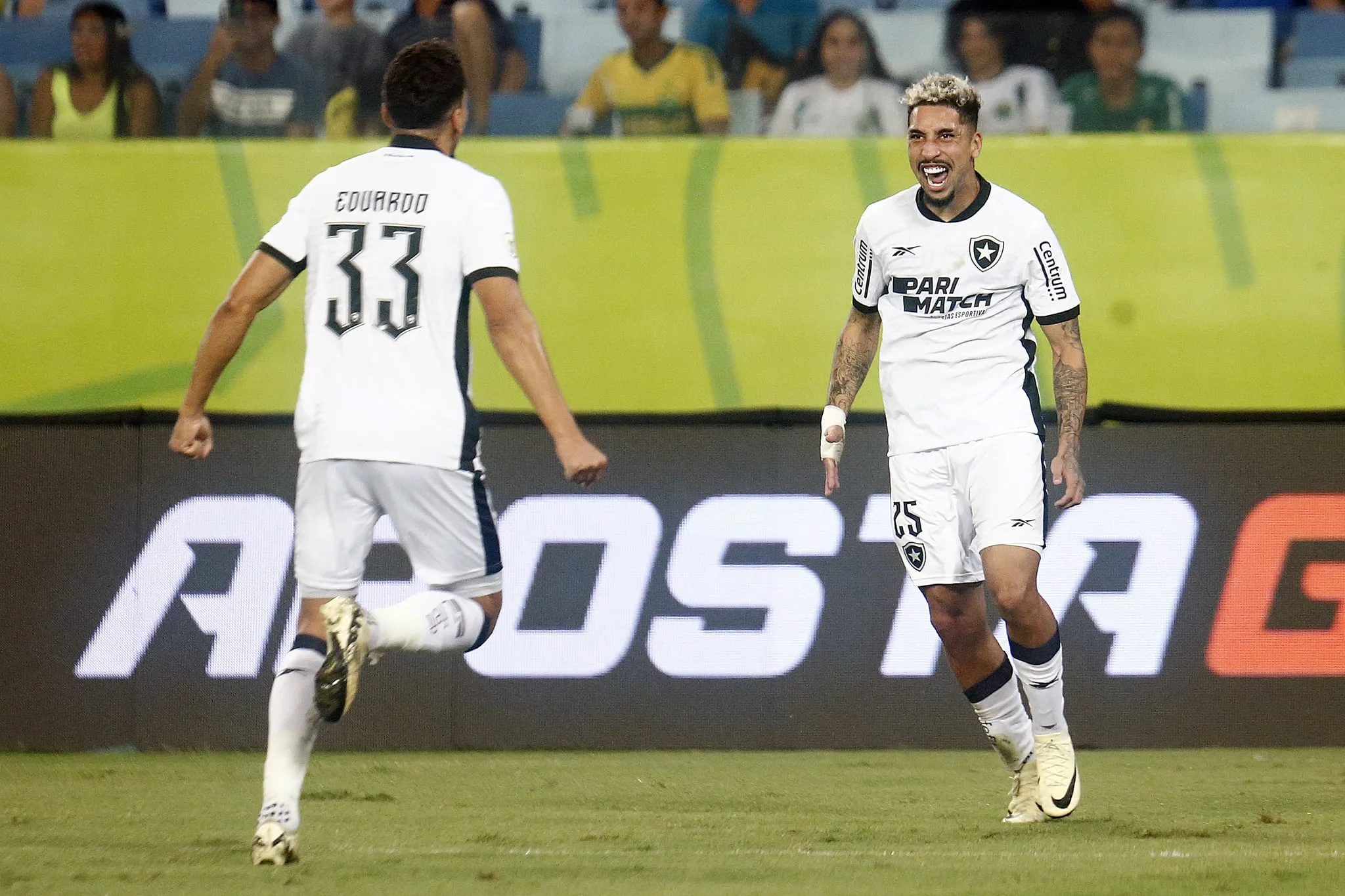 Em noite apagada de protagonistas, her&oacute;is improv&aacute;veis resgatam Botafogo contra o Cuiab&aacute;