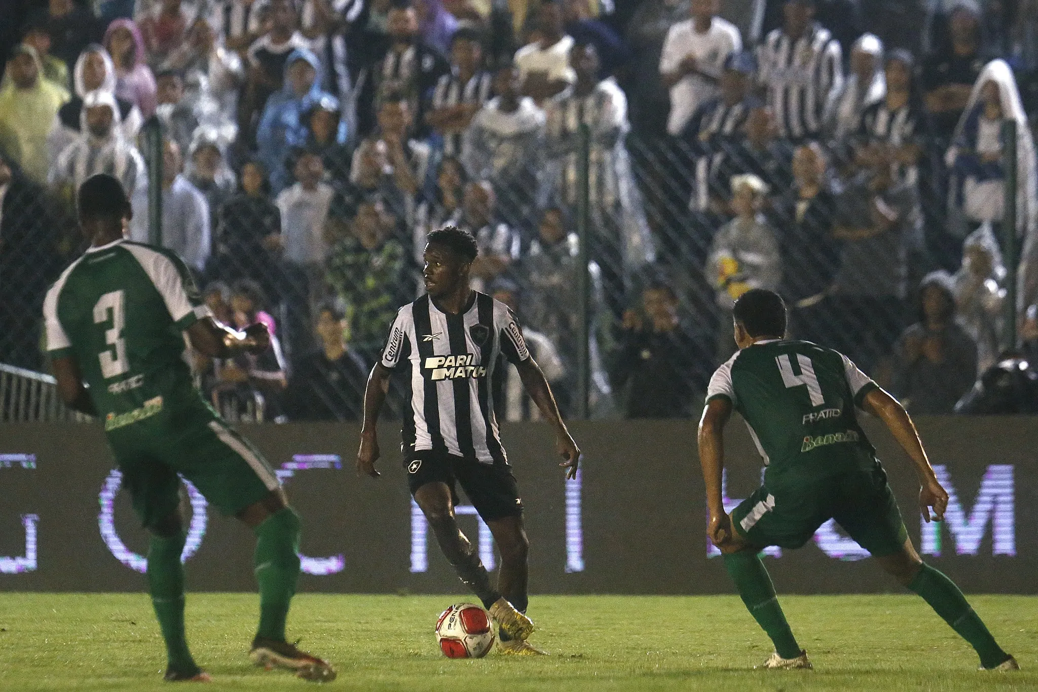 Botafogo sofre com forte chuva e bola a&eacute;rea do Boavista, e perde a primeira no Campeonato Carioca