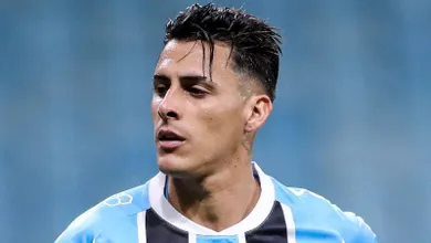 Gr&ecirc;mio pensa em oxigenar o elenco e se disp&otilde;e a negociar estrangeiros com o Santos