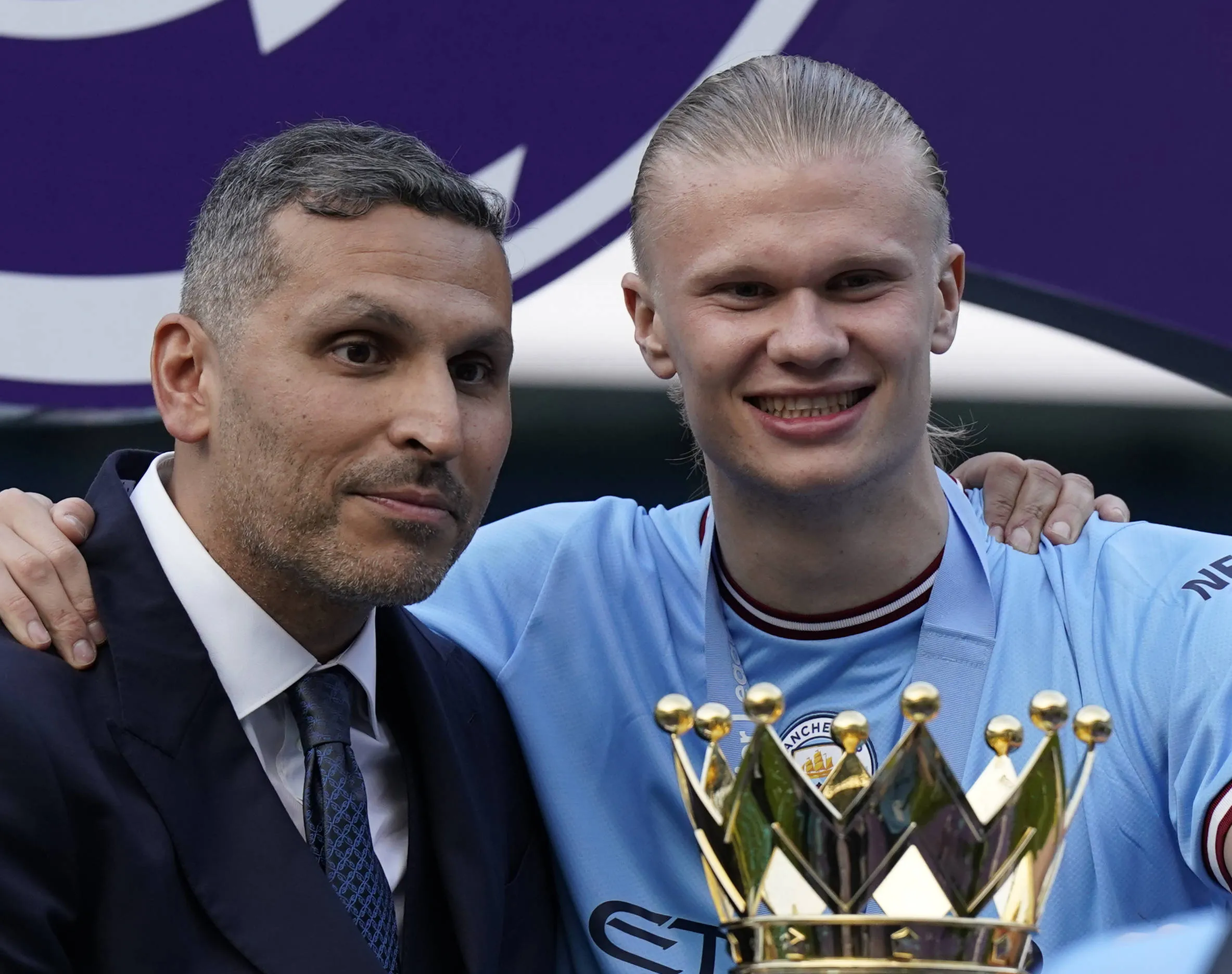 O presidente do Manchester City, Khaldoon Al Mubarak, e o atacante Erling Haaland