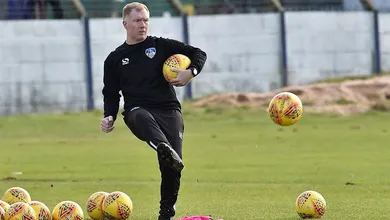Scholes acerta com o Oldham e &eacute; mais um ex-jogador da sua gera&ccedil;&atilde;o a se aventurar como t&eacute;cnico