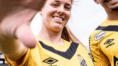 Veja detalhes da nova terceira camisa do Santos, na cor amarela