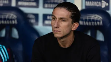O problema que Filipe Lu&iacute;s vai precisar resolver antes de decis&atilde;o pelo Flamengo