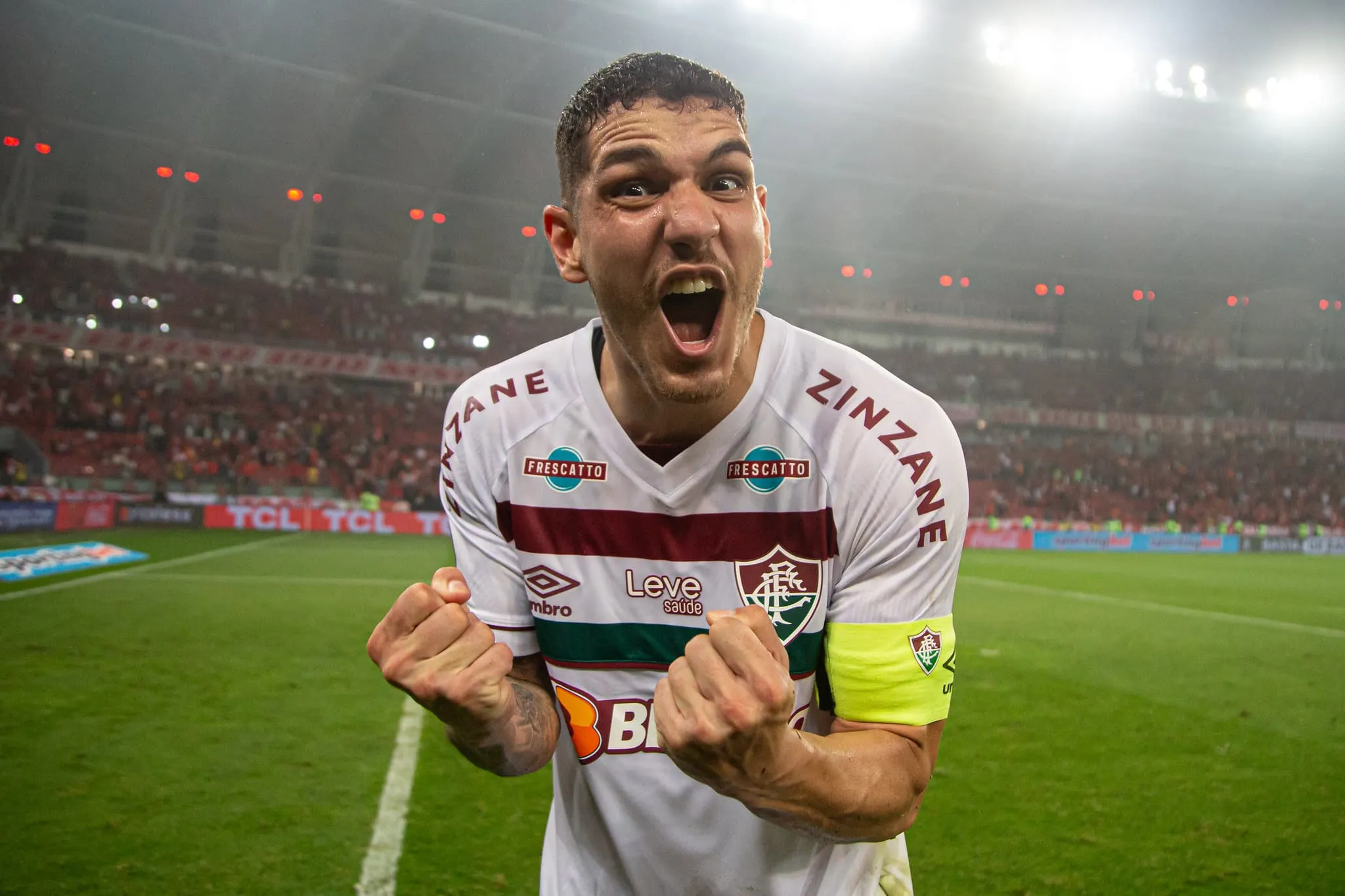 Fluminense confirma a venda do zagueiro e &iacute;dolo Nino, que vai refor&ccedil;ar o Zenit