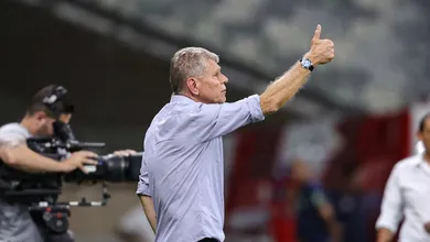 Paulo Autuori usa Gabiru para defender Wesley e diz que usar&aacute; base no Cruzeiro