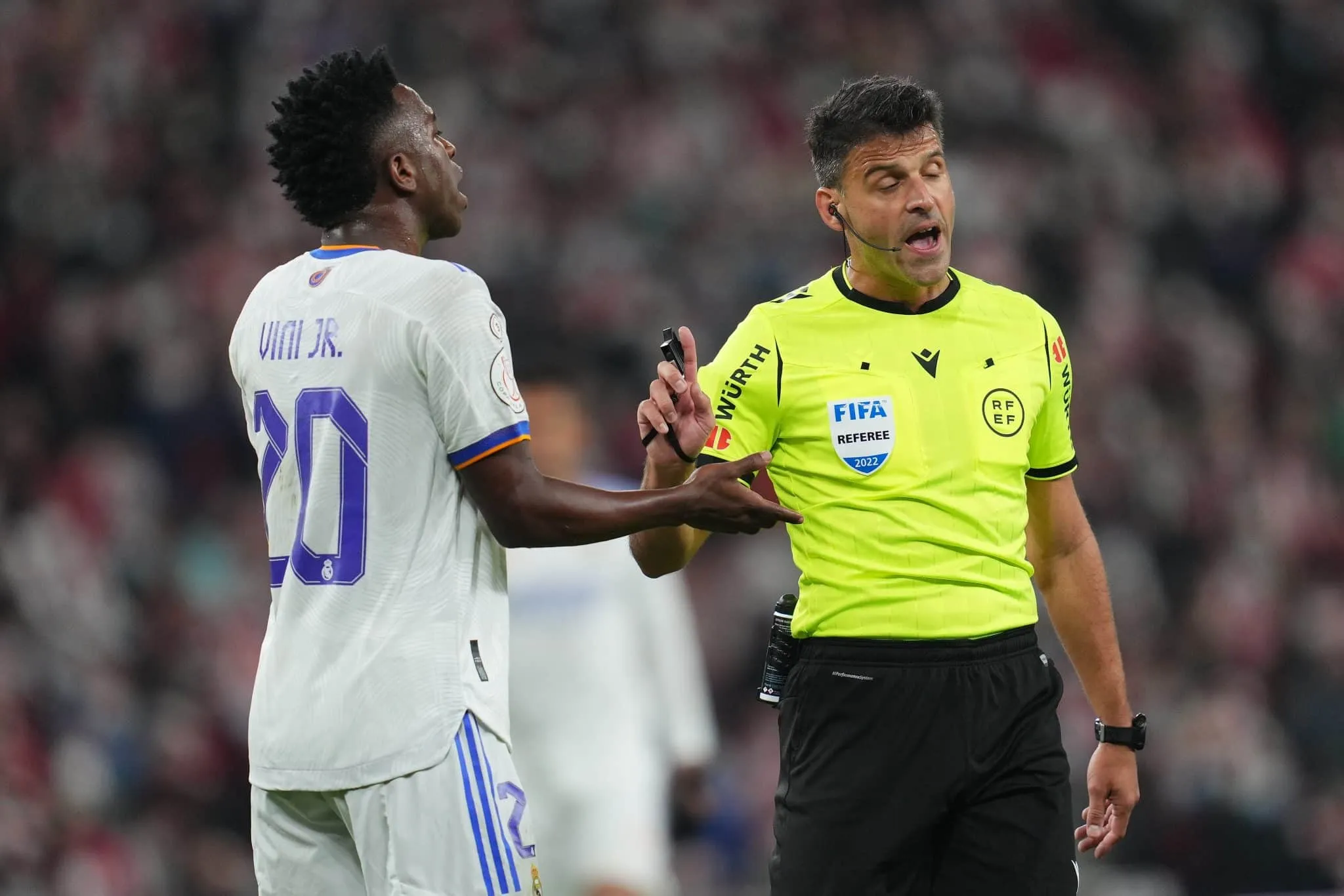 No toma l&aacute; da c&aacute; do futebol espanhol, Real Madrid faz &lsquo;DVD&rsquo; com erros de arbitragem