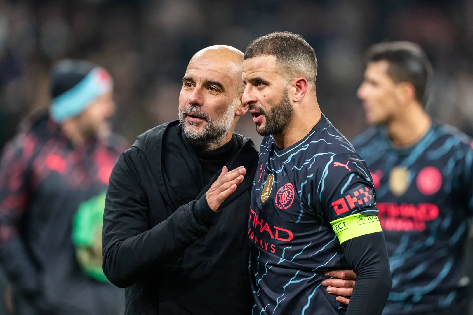 Guardiola e Walker ap&oacute;s jogo do Manchester City