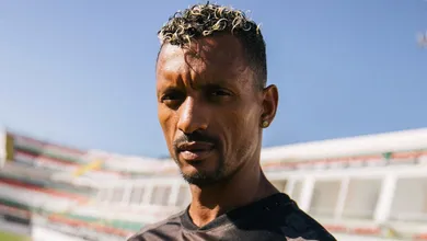 Nani surpreende e fecha com clube inspirado no Fluminense e parceiro do Flamengo