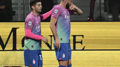 Duas viradas, cinco gols: o Milan lutou e venceu o Frosinone pela Serie A