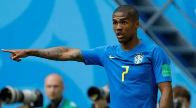 Firmino e (sobretudo) Douglas Costa deram bem mais recursos para o Brasil vencer