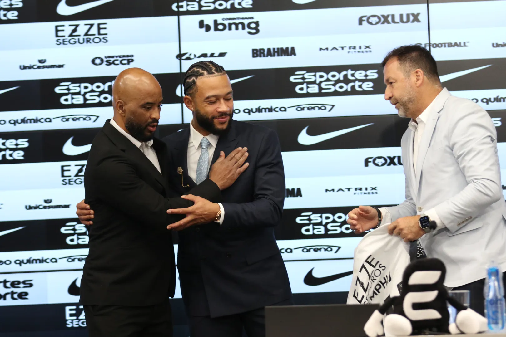 Memphis Depay, Fabinho Soldado e Augusto Melo