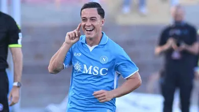 De esquecido a her&oacute;i: Camisa 10 da It&aacute;lia garante vantagem do Napoli na briga pelo t&iacute;tulo