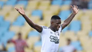 Felipe Melo falha, e Botafogo vence o Fluminense com Luiz Henrique como her&oacute;i