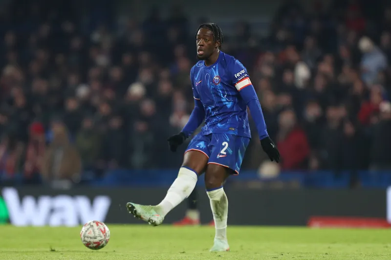 Disasi quer jogar mais e avalia sa&iacute;da do Chelsea neste come&ccedil;o de 2025