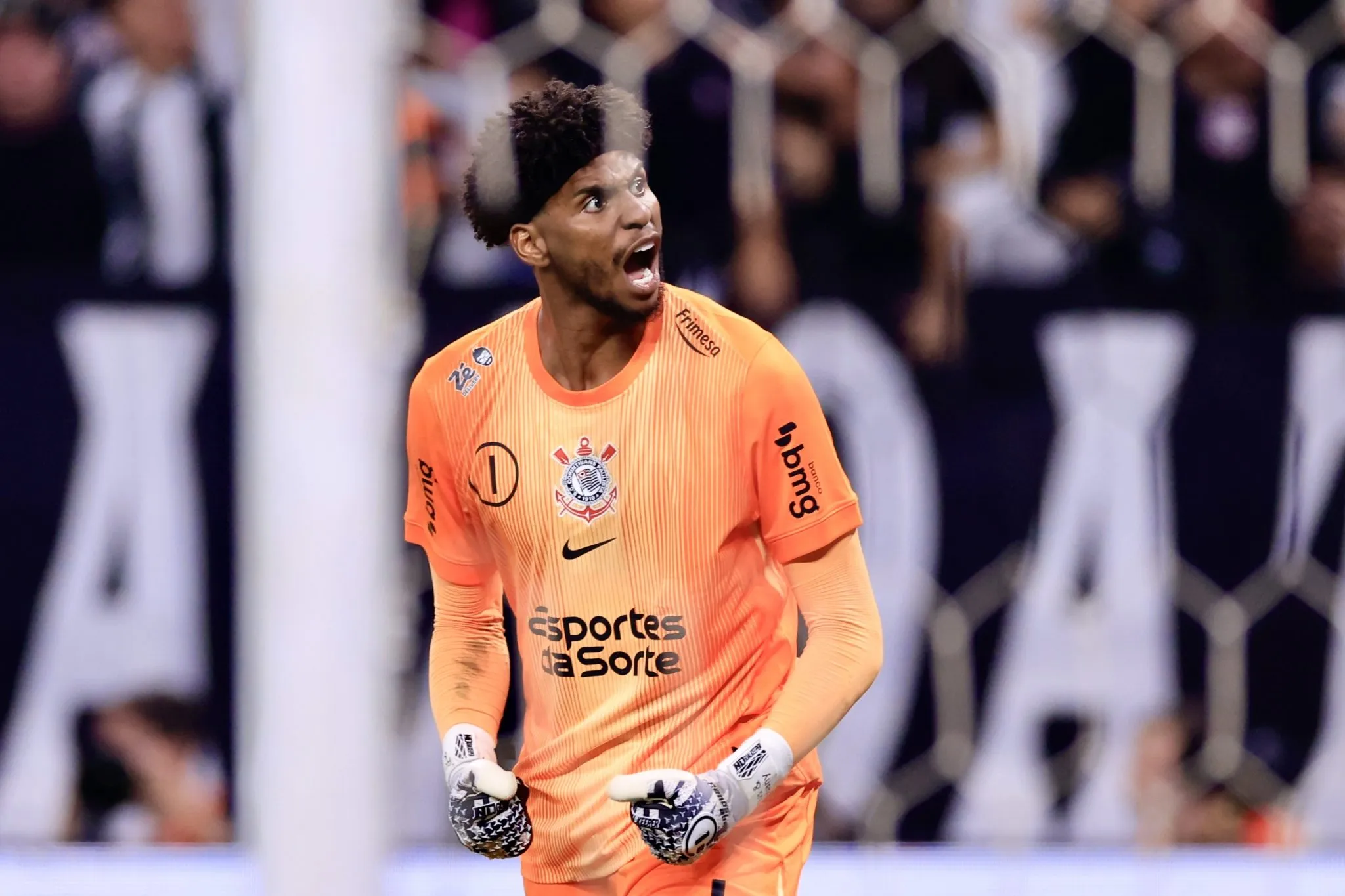 Corinthians x Cruzeiro: Hugo Souza ofusca C&aacute;ssio em duelo de melhores pegadores de p&ecirc;nalti do pa&iacute;s