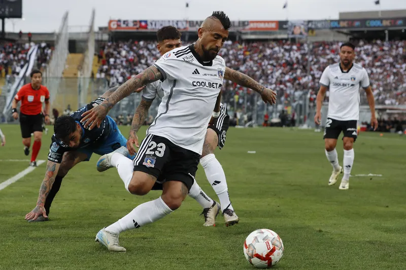 Arturo Vidal &eacute; investigado por abuso sexual e levado para delegacia no Chile