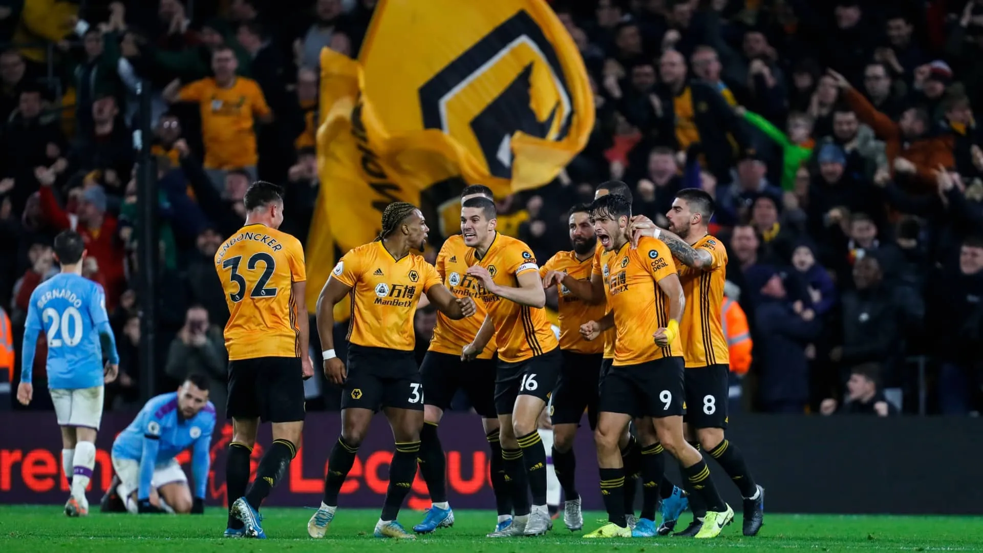 Na for&ccedil;a e na press&atilde;o, Wolves deixa Manchester City sem a bola e arranca virada emocionante