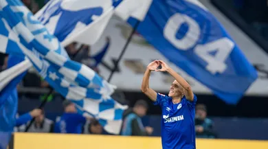 Harit deu um toque de m&aacute;gica &agrave; vit&oacute;ria do Schalke, com um gol de trivela aos 44 do segundo tempo