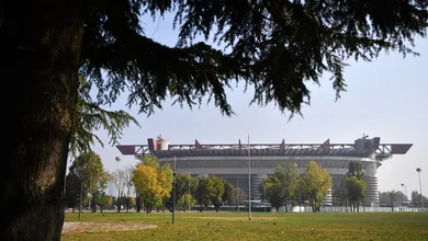 Para tentar evitar novo est&aacute;dio, prefeito de Mil&atilde;o oferece vender San Siro a Milan e Inter