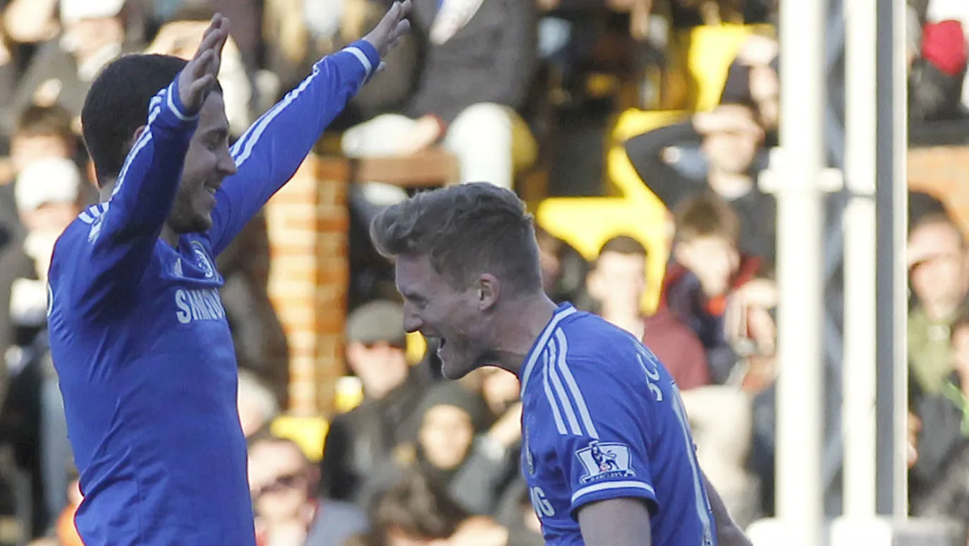 Sch&uuml;rrle fez os gols, mas foi Hazard quem deu show na vit&oacute;ria do Chelsea